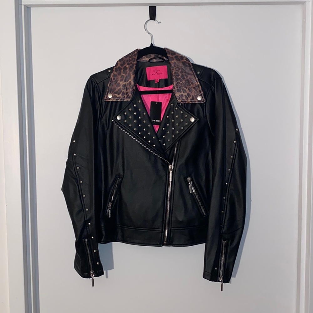 Torrid & Betsey Johnson Leopard Trim Black Studded Spiked Moto Jacket barbiecore - Picture 1 of 6